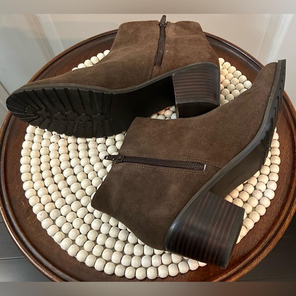 Lands End Chocolate Brown Suede Ankle Boots•Size 7.5B - Picture 6 of 8